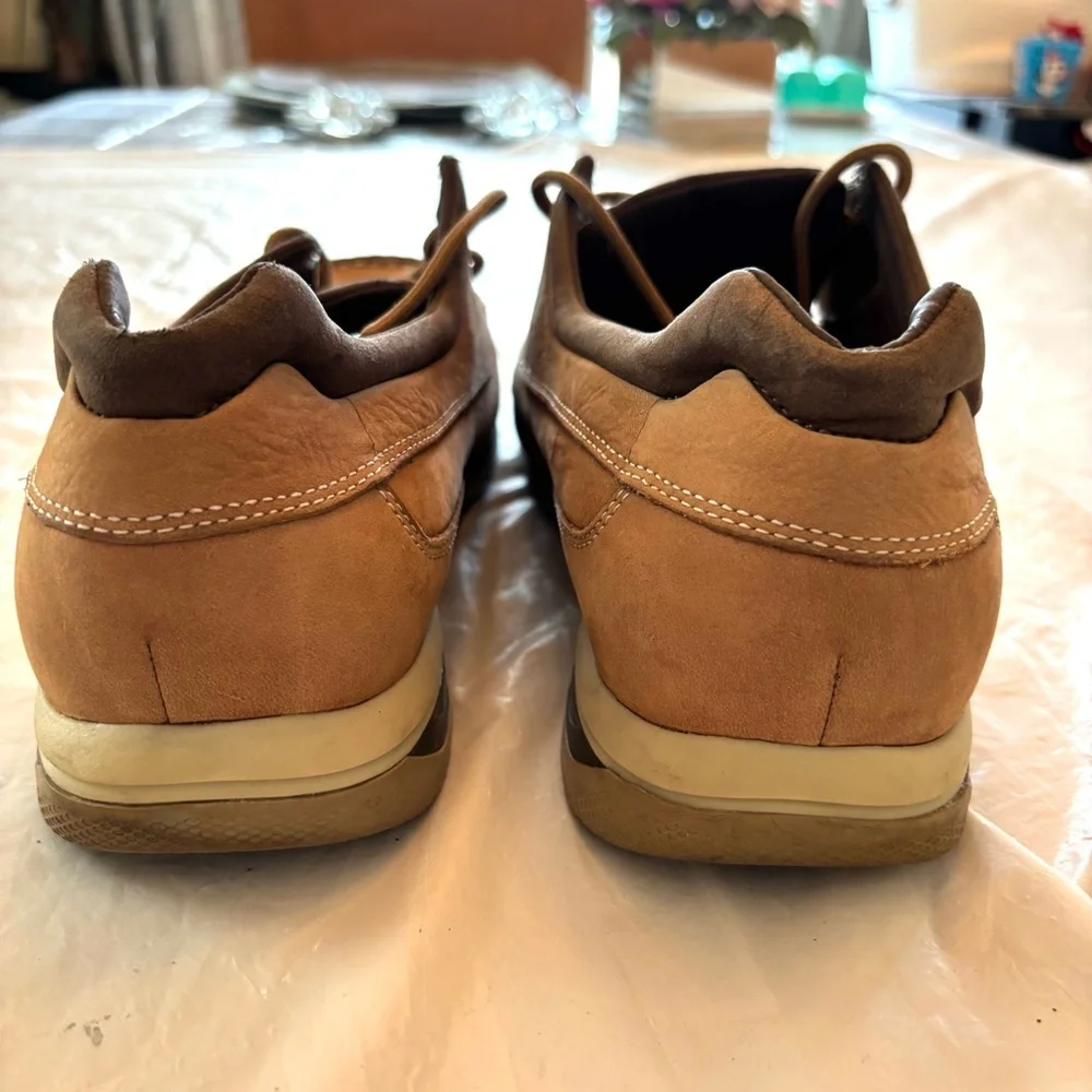 Dunham Captains boat shoes casual leather tan. SZ 10 E Worn Once indoors.